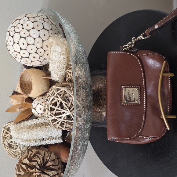 EUC: 🍂Brown Leather Wristlet with Gold Accents🍂 - Picture 1 of 10